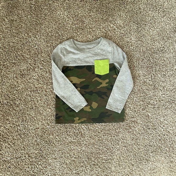 Lot of 4T long-sleeved shirts - Picture 5 of 7